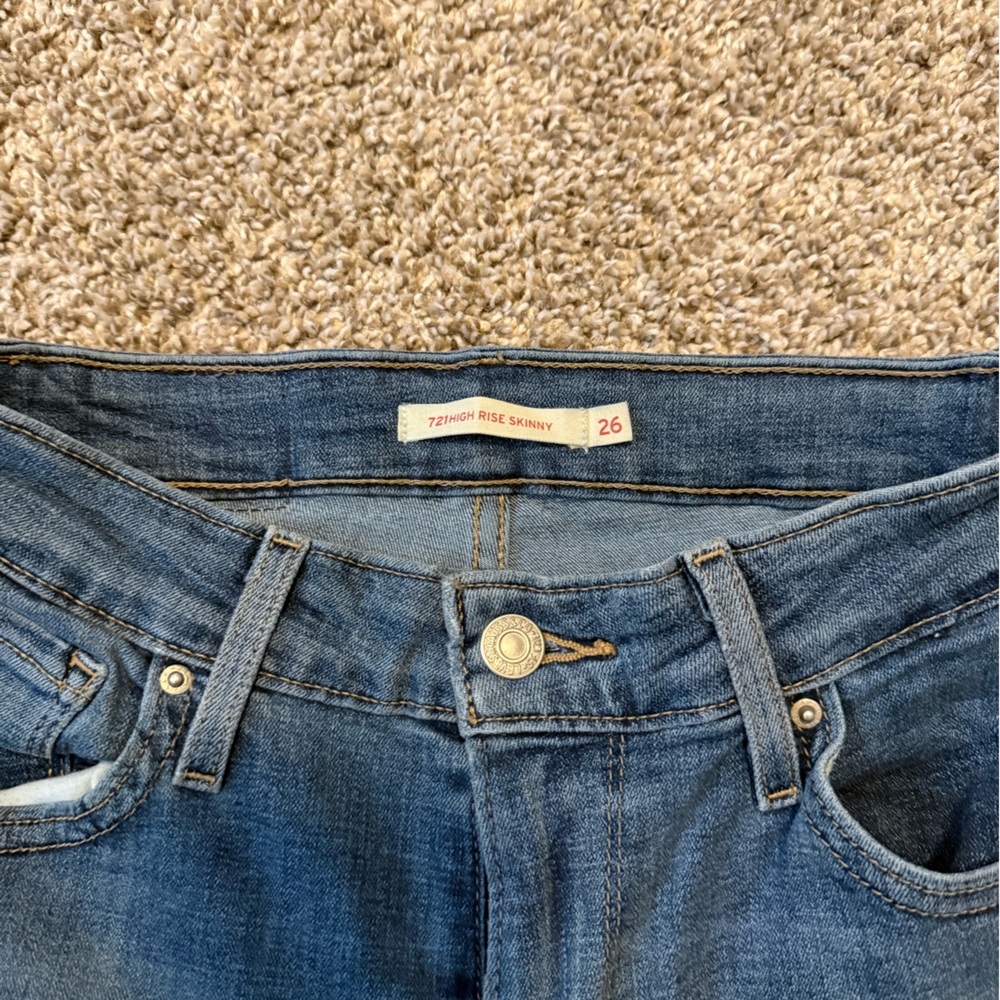 Levi’s High Rise Skinny Jeans - Picture 4 of 5